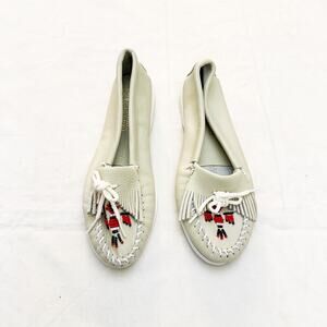 Minnetonka Women's Thunderbird Moccasins White Leather Size 9 NWT